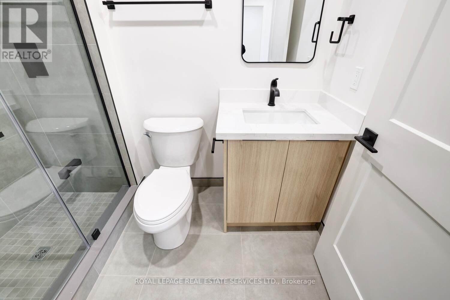 305 - 20 DUKE STREET Image 8