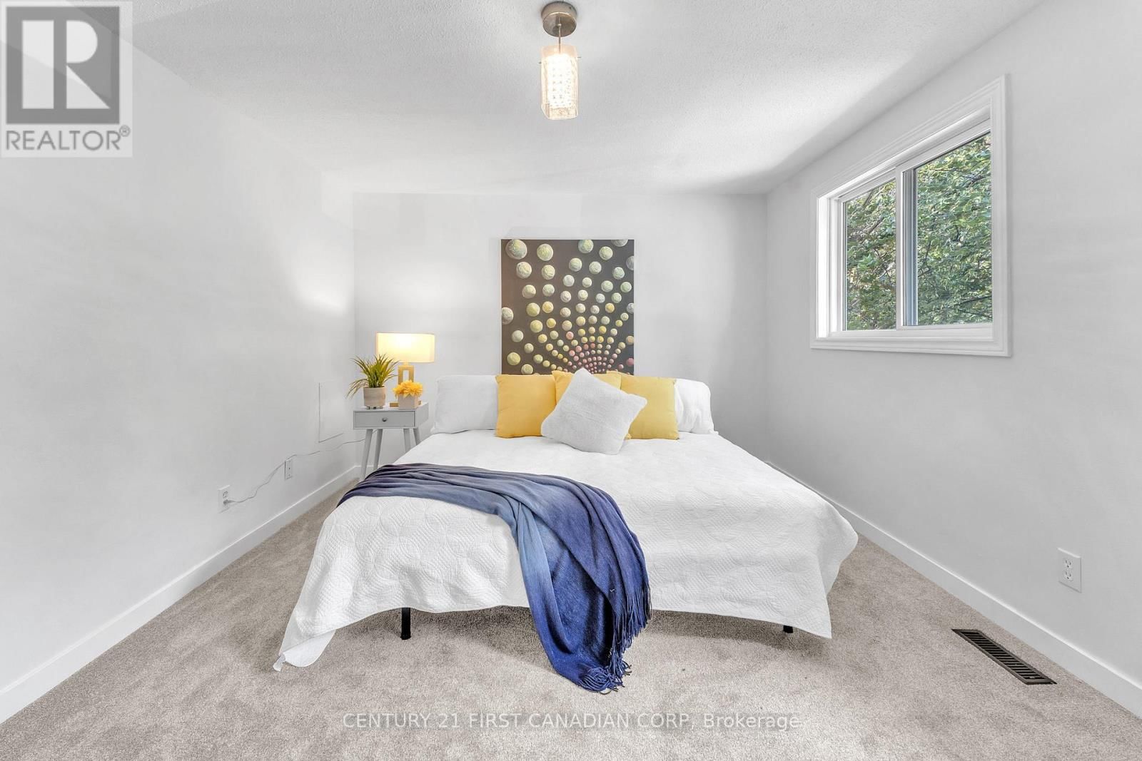 166 SOUTHDALE ROAD Image 11