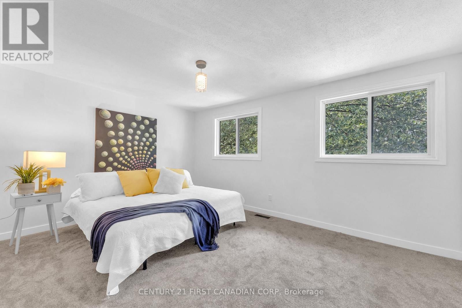 166 SOUTHDALE ROAD Image 12