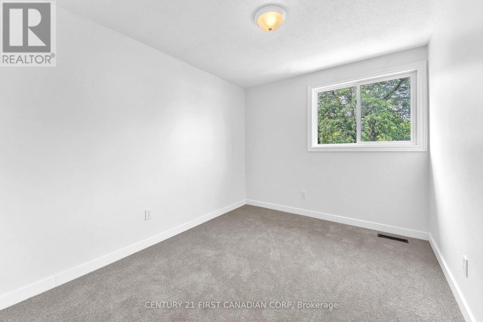 166 SOUTHDALE ROAD Image 16