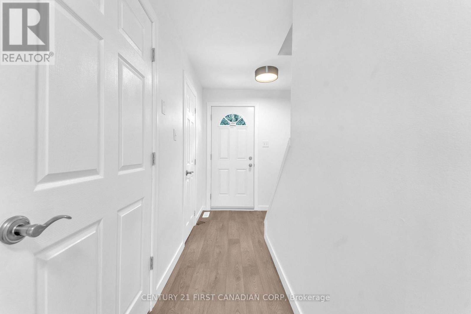 166 SOUTHDALE ROAD Image 24