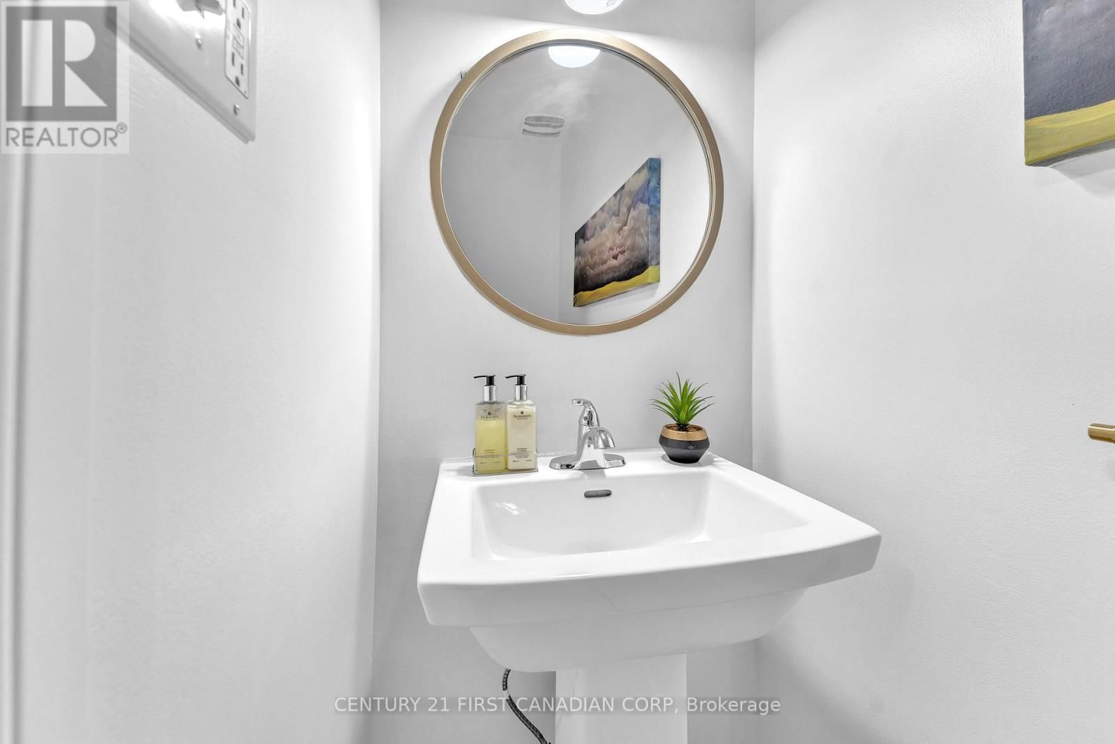 166 SOUTHDALE ROAD Image 3