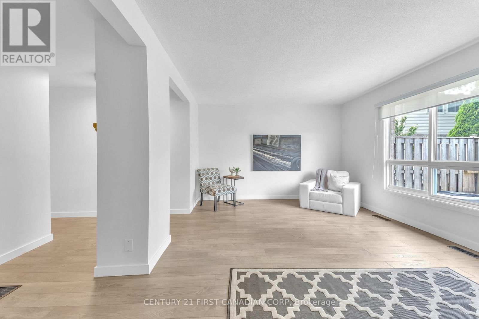 166 SOUTHDALE ROAD Image 5