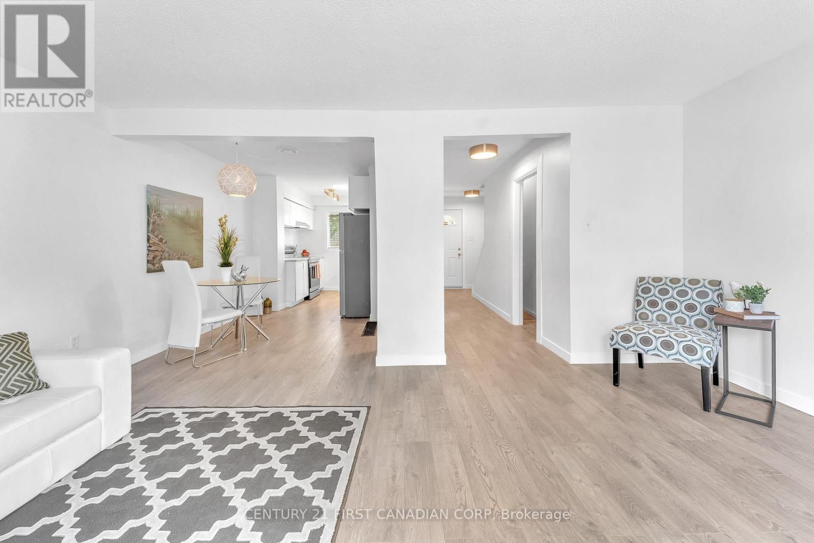 166 SOUTHDALE ROAD Image 6