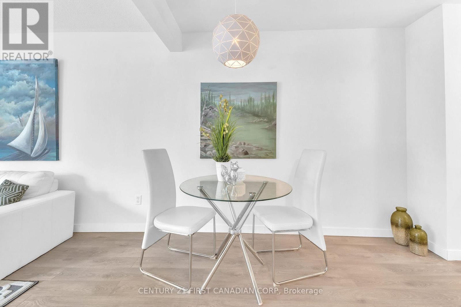 166 SOUTHDALE ROAD Image 7