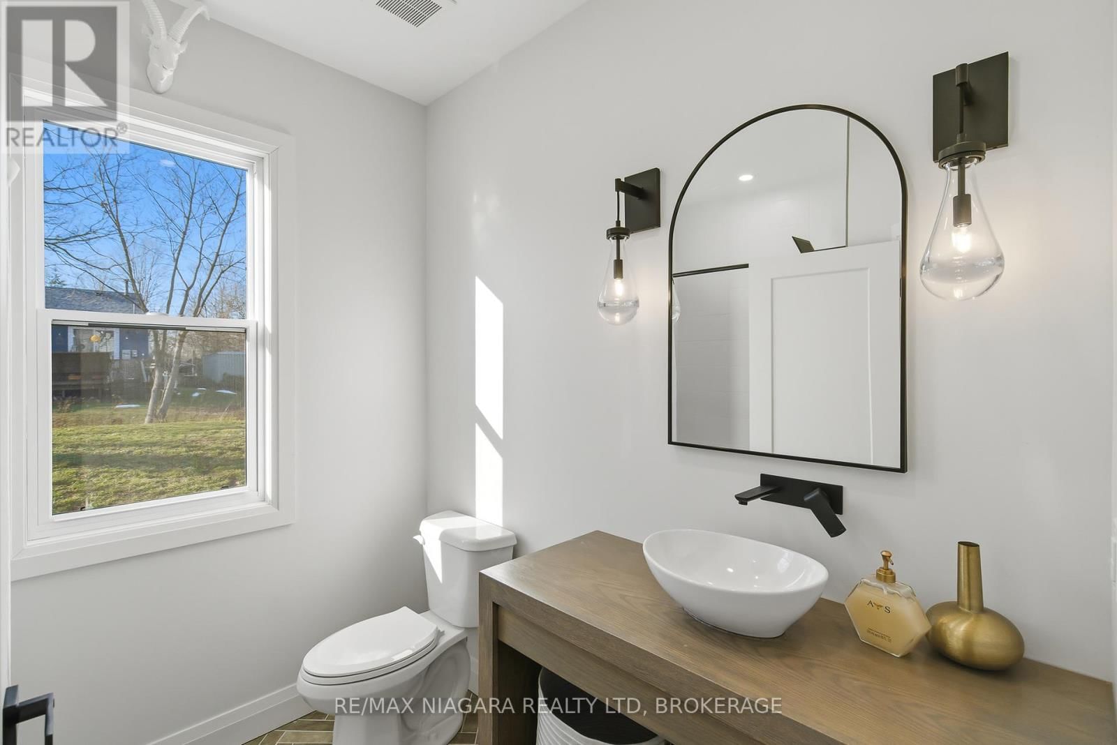 2365 CROSS STREET Image 23