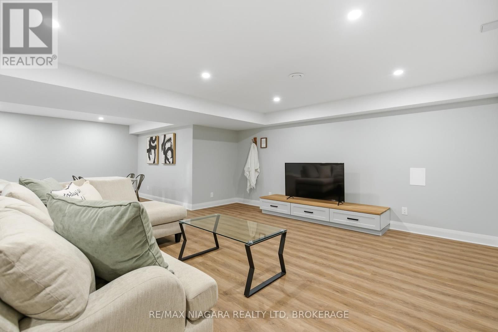 2365 CROSS STREET Image 32