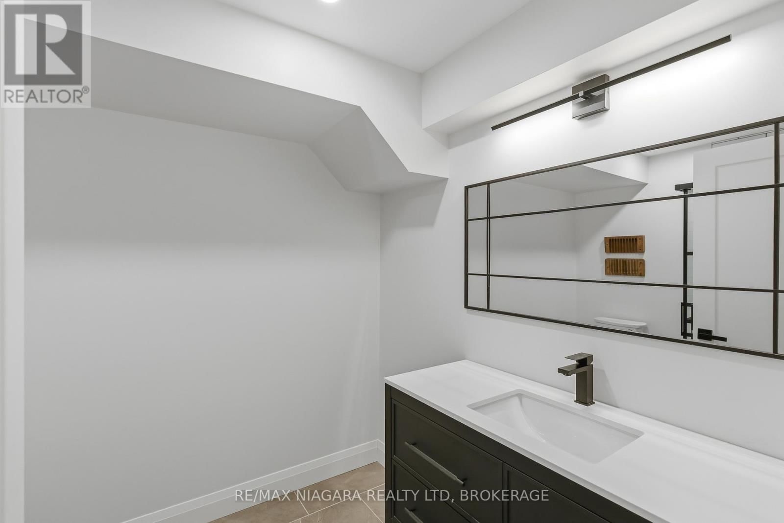 2365 CROSS STREET Image 36