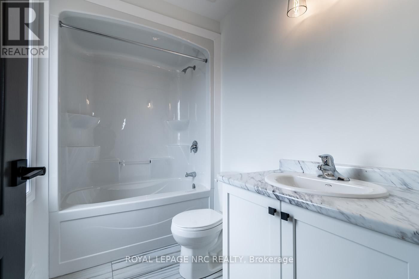 17 - 121A MOFFATT STREET Image 14