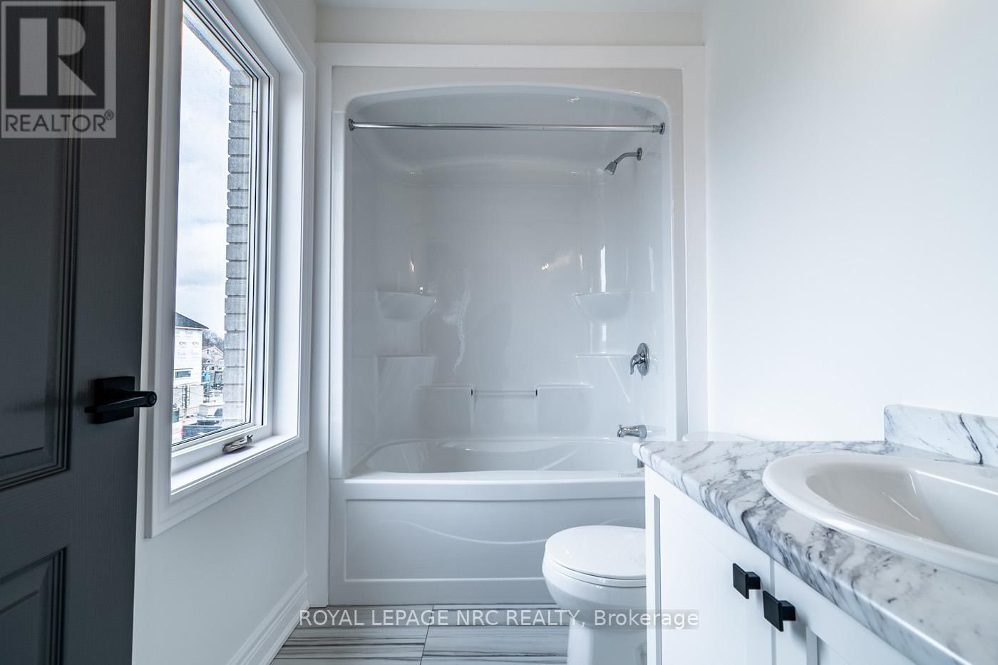 17 - 121A MOFFATT STREET Image 15