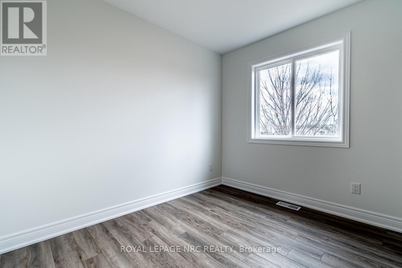 17 - 121A MOFFATT STREET Image 16