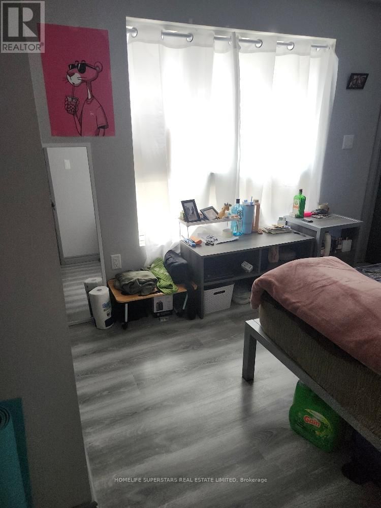 H 207 - 275 LARCH STREET Image 11