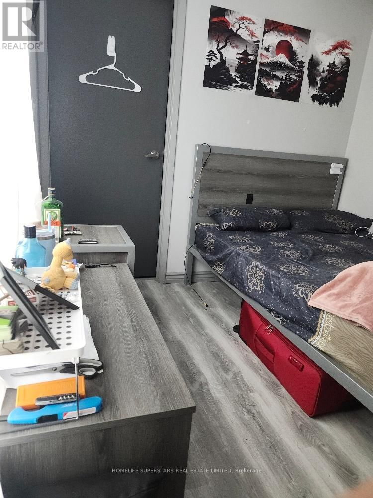 H 207 - 275 LARCH STREET Image 12