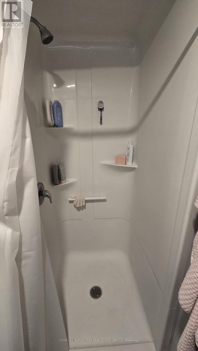 H 207 - 275 LARCH STREET Image 14