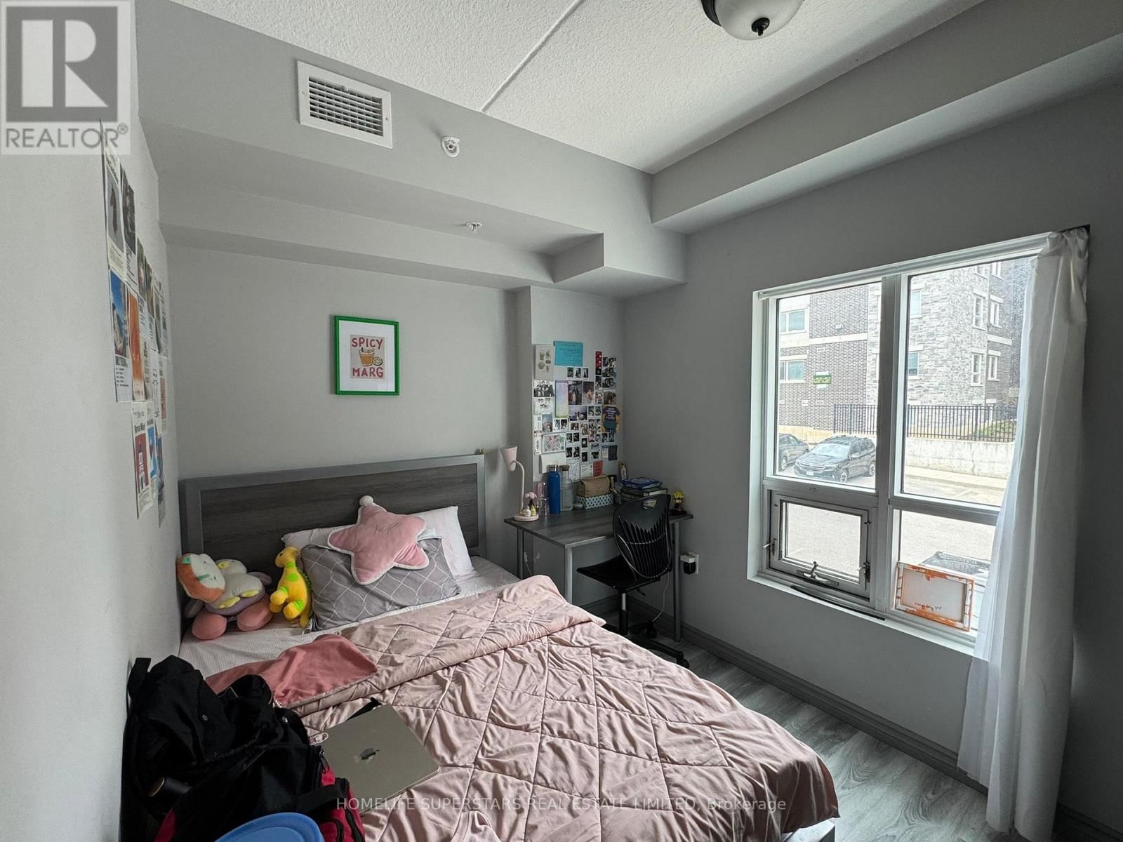 H 207 - 275 LARCH STREET Image 20