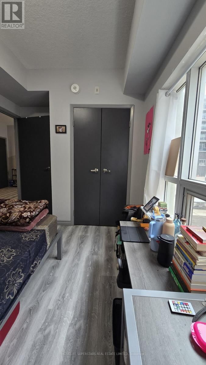 H 207 - 275 LARCH STREET Image 23