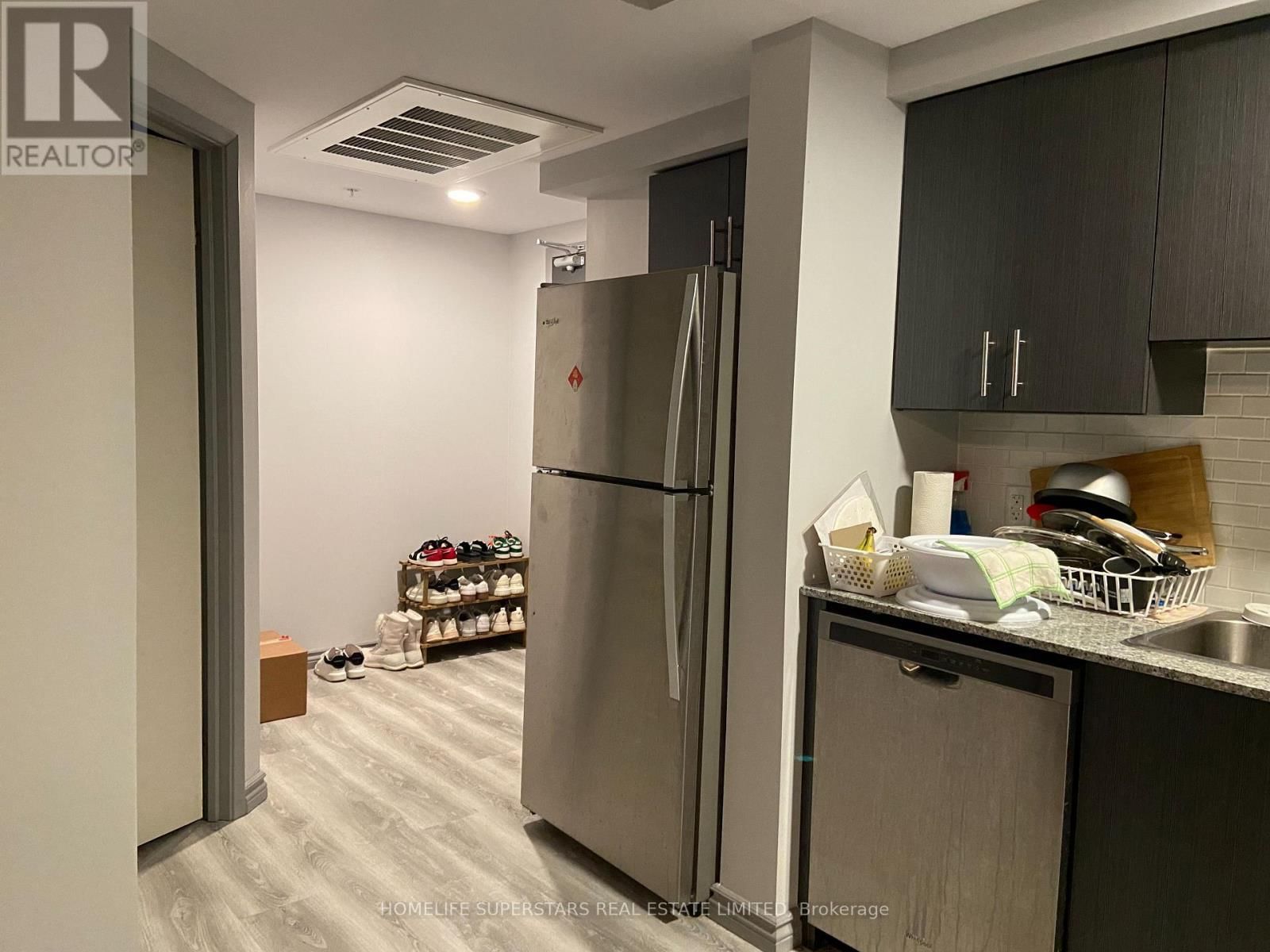 H 207 - 275 LARCH STREET Image 8