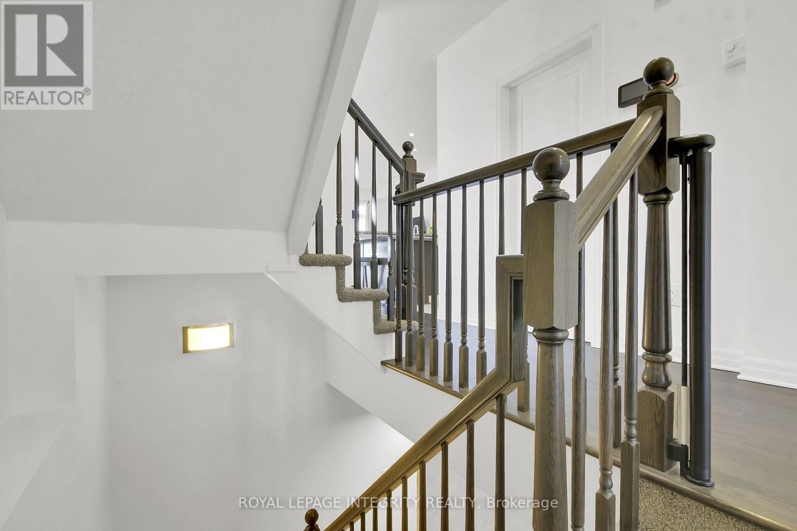 310 BROADRIDGE CRESCENT Image 33