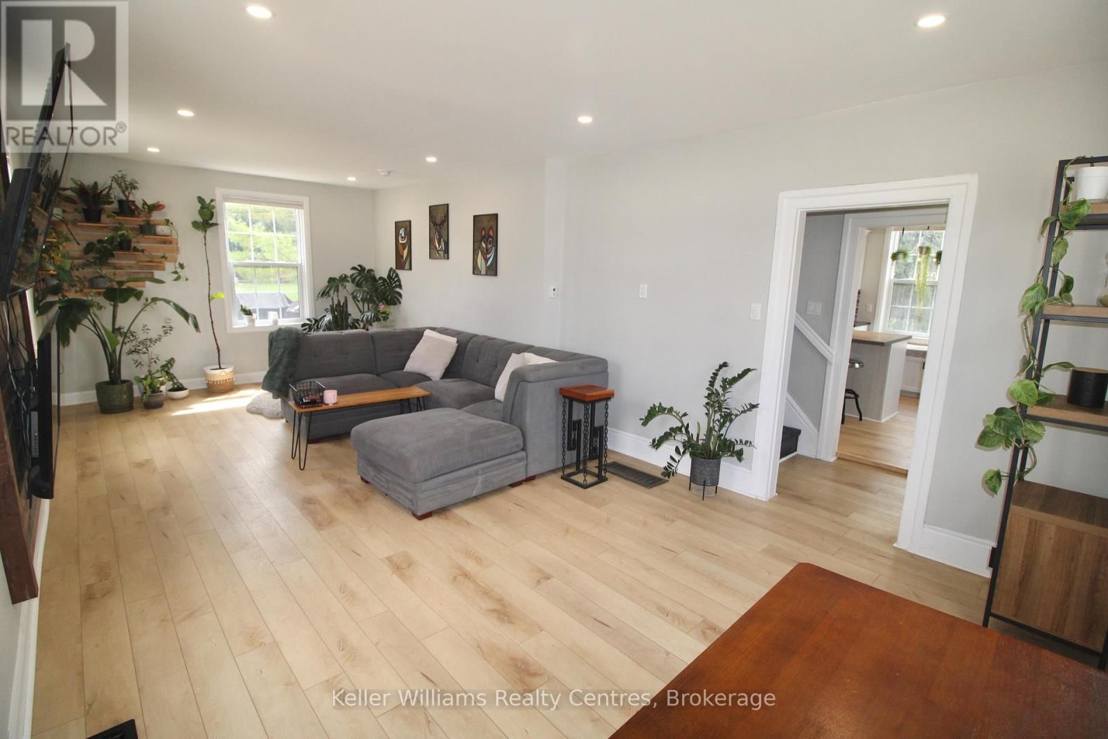 714 QUEEN STREET Image 11