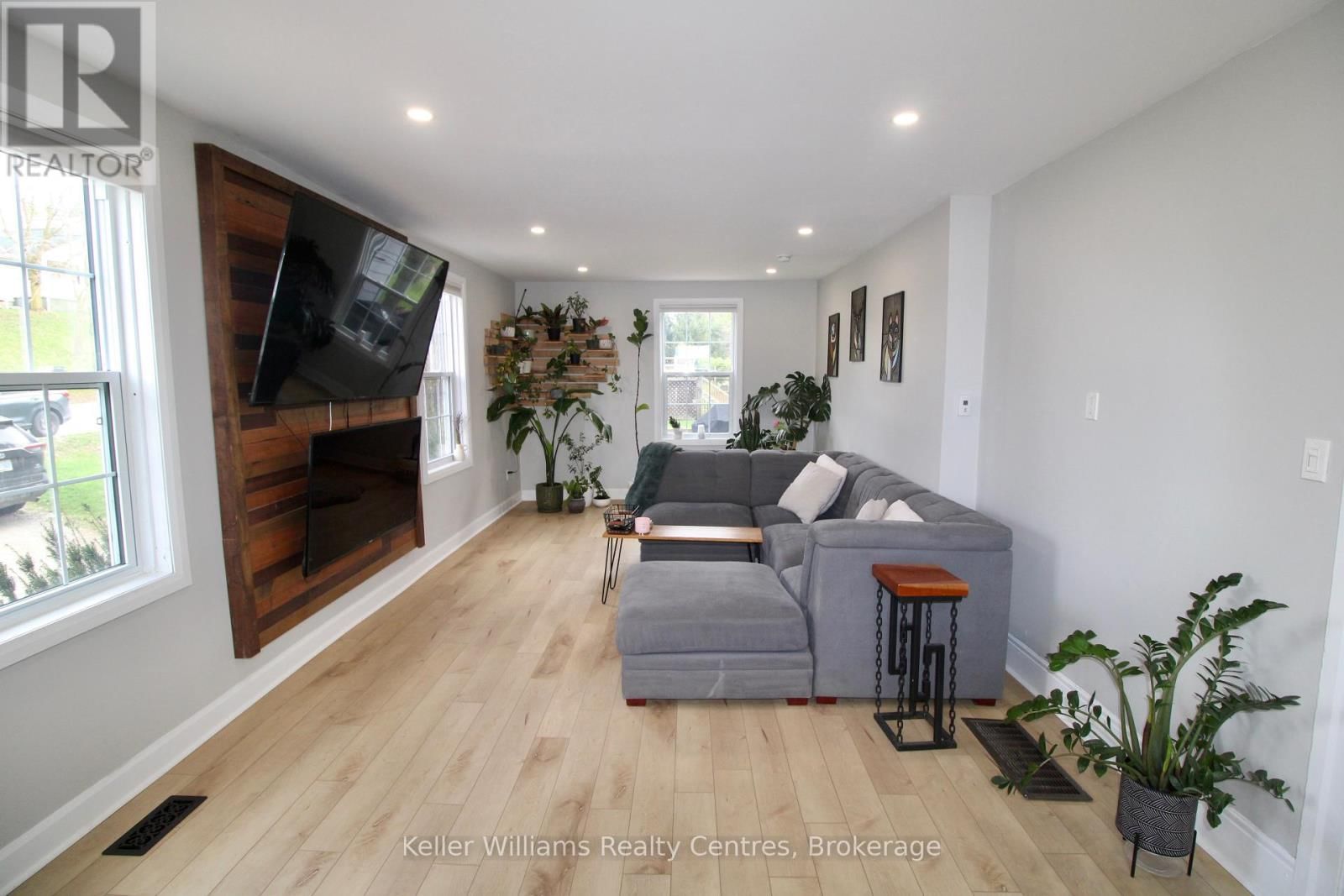 714 QUEEN STREET Image 12