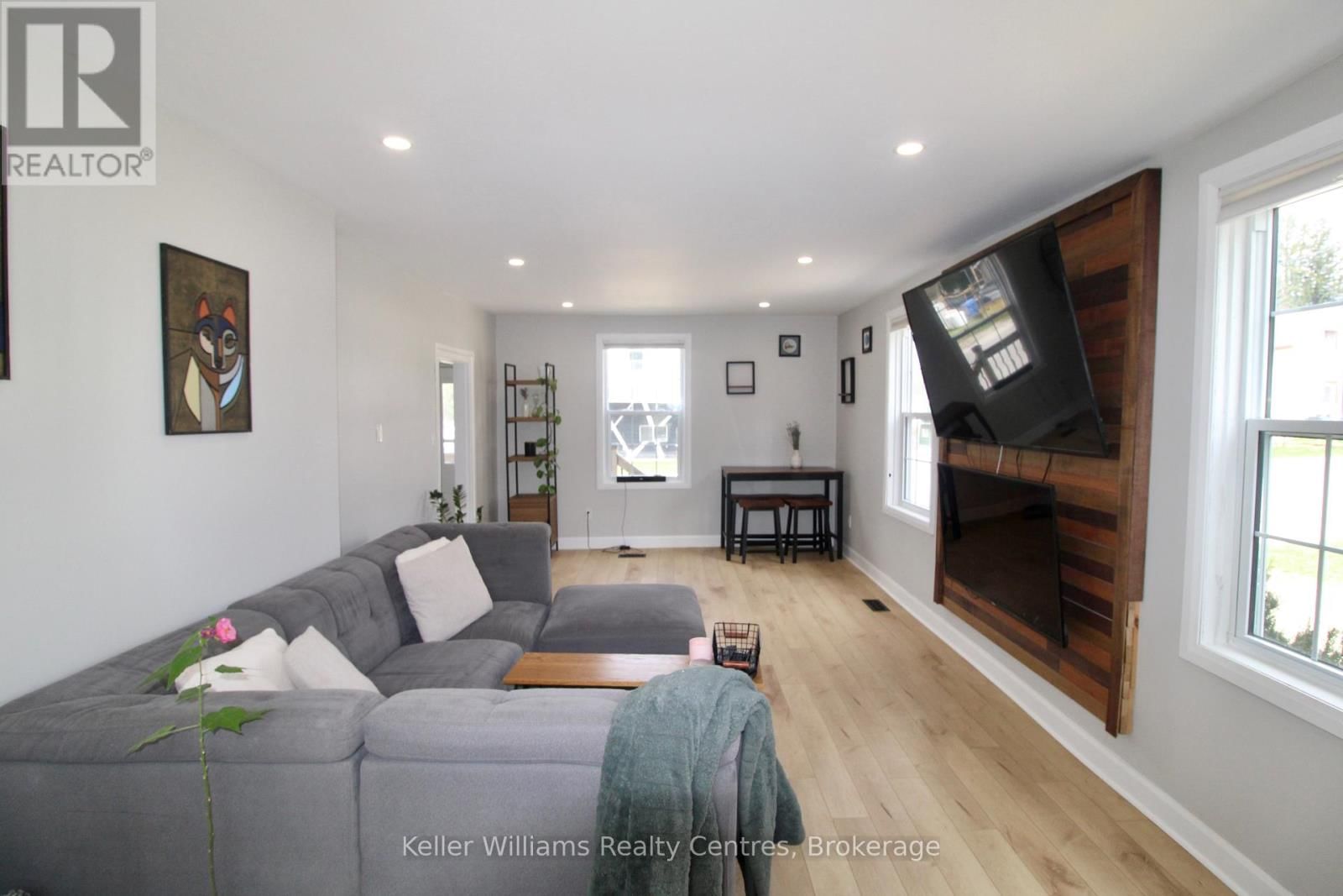 714 QUEEN STREET Image 13