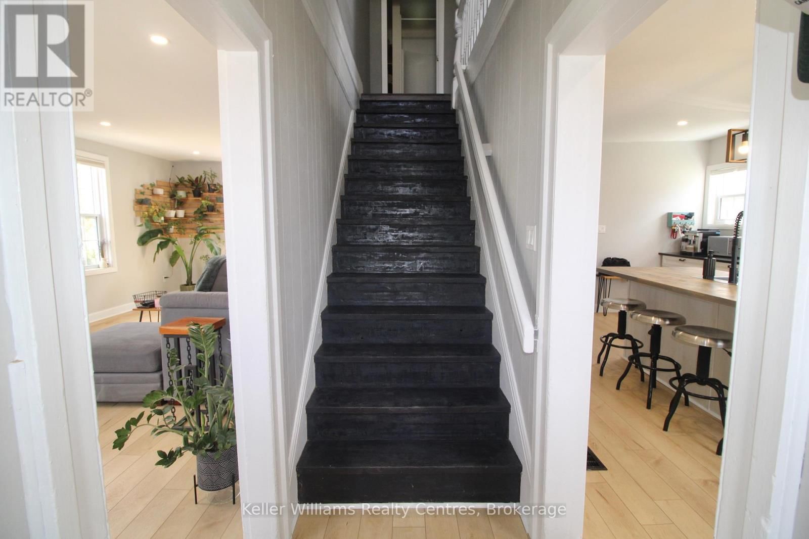 714 QUEEN STREET Image 16