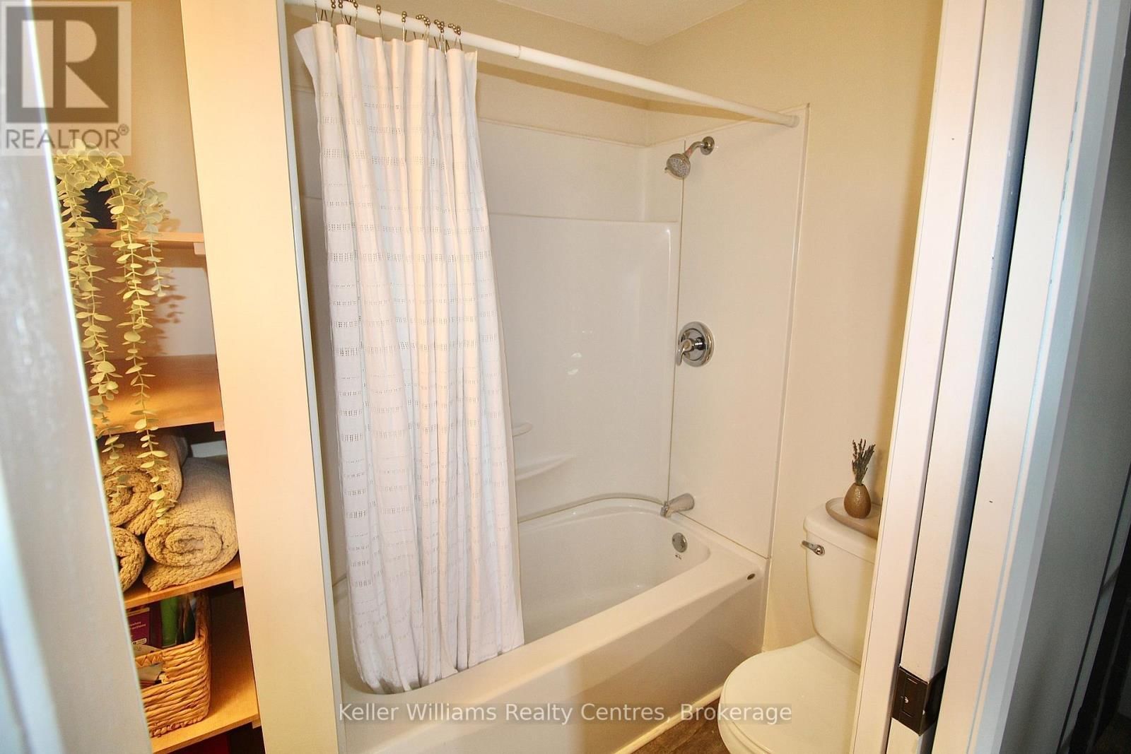 714 QUEEN STREET Image 20