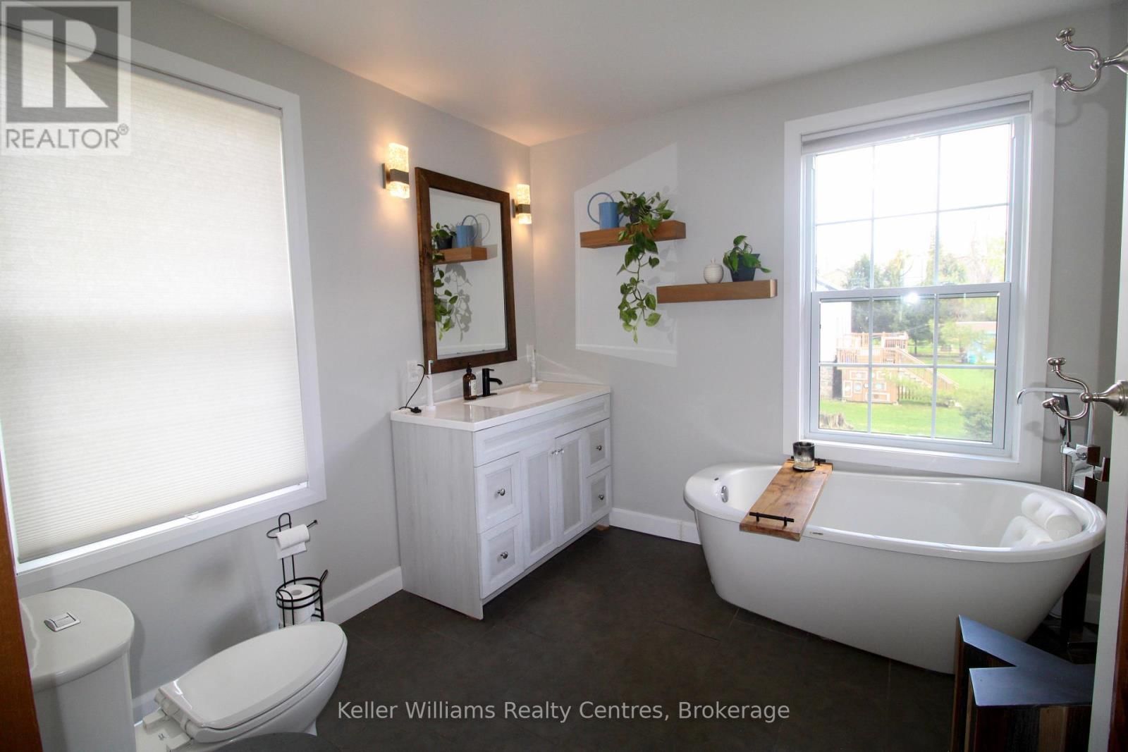 714 QUEEN STREET Image 27