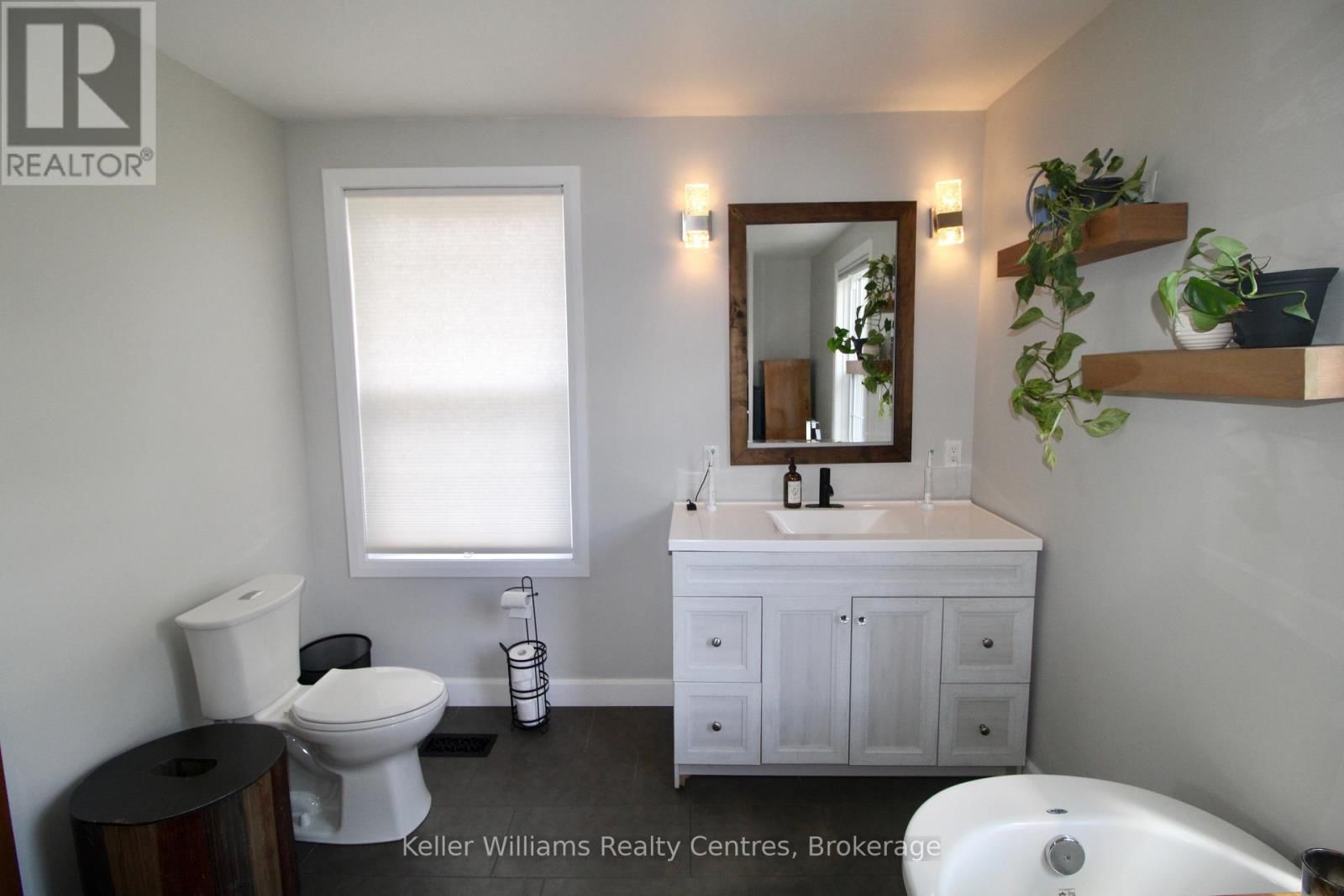 714 QUEEN STREET Image 28