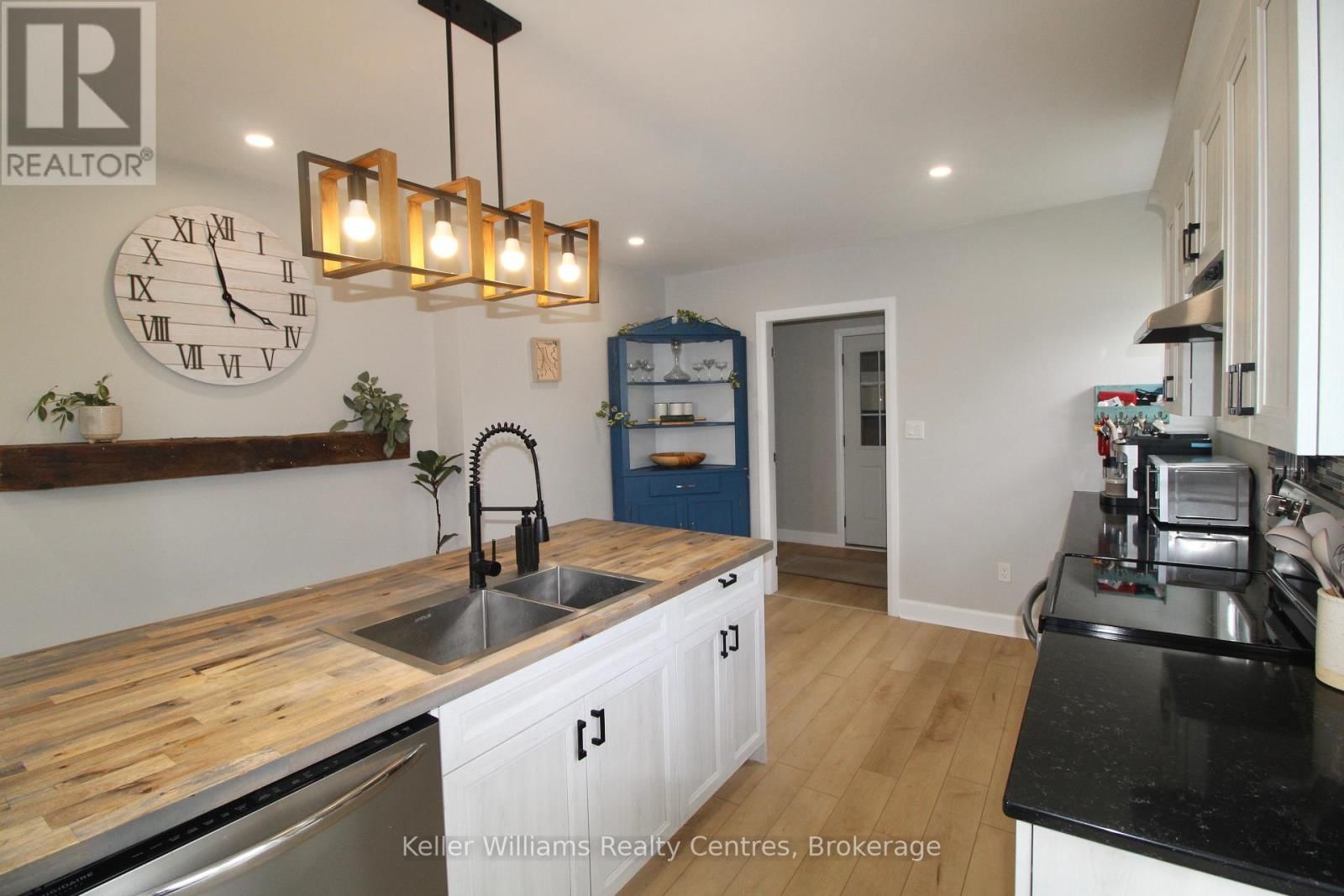 714 QUEEN STREET Image 9