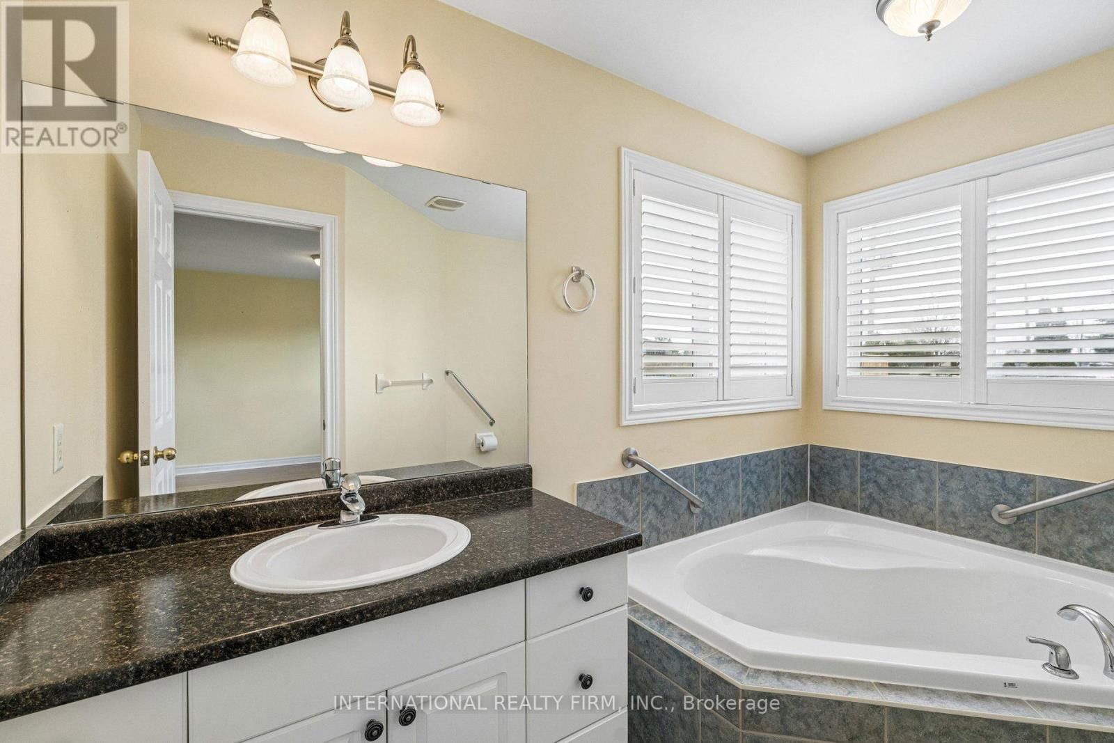 18 SEA BREEZE DRIVE Image 25