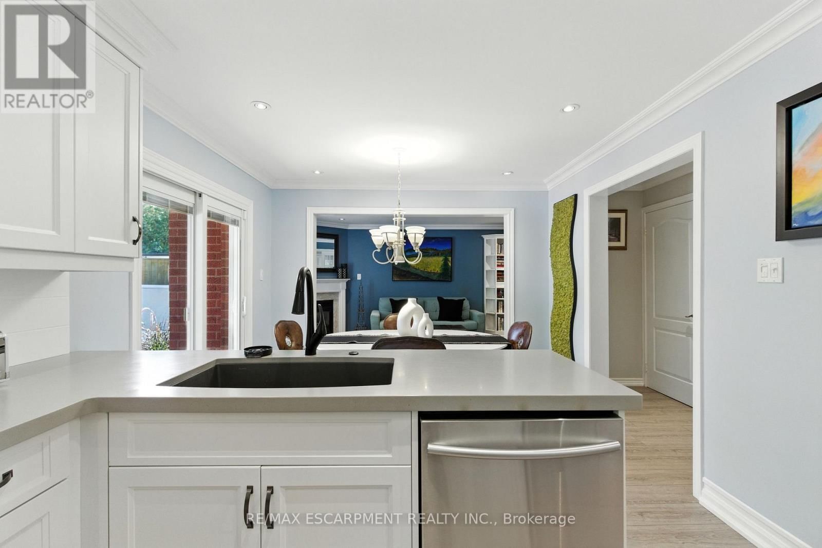 106 RYANS WAY Image 13