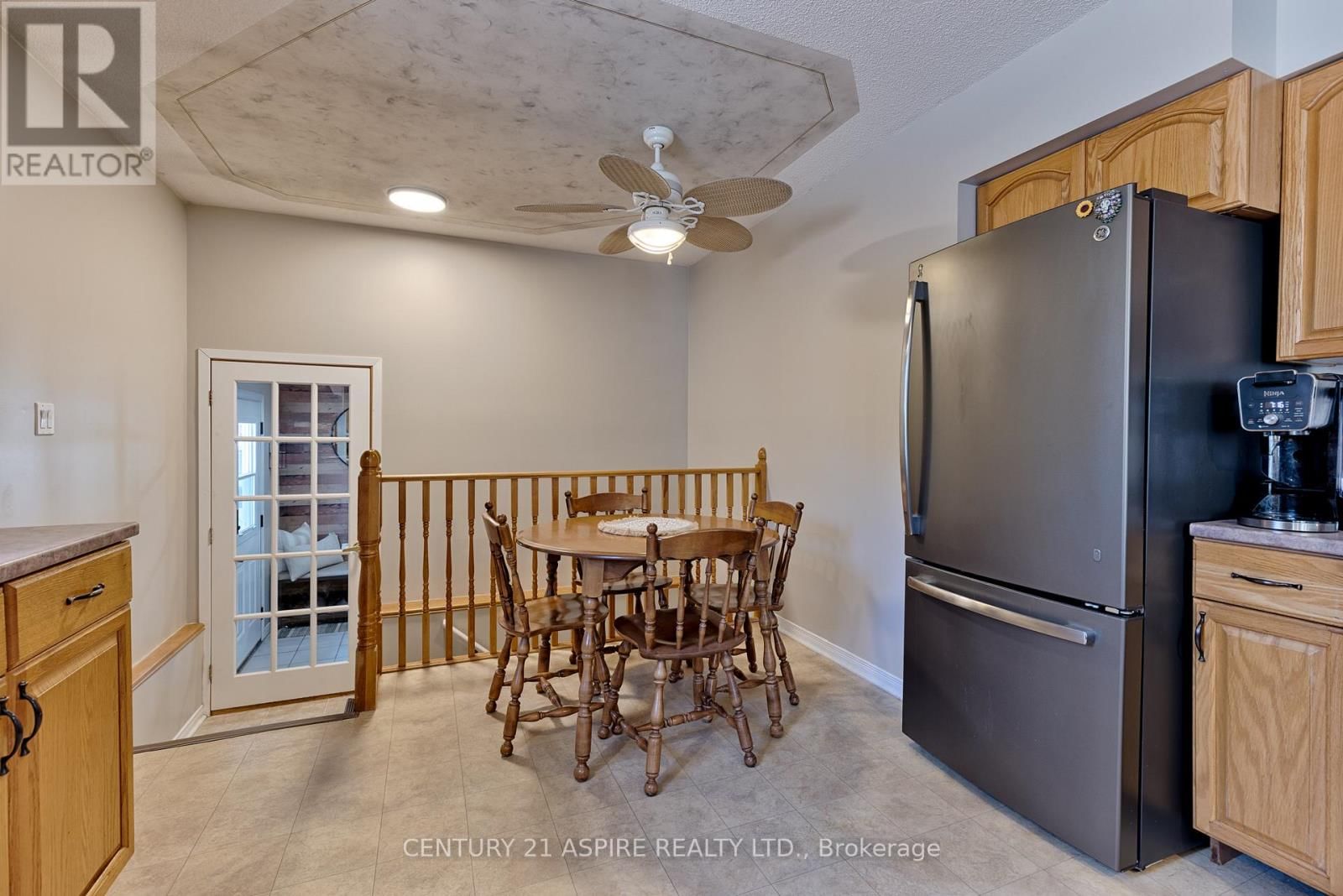 42 EAST STREET EAST Image 10