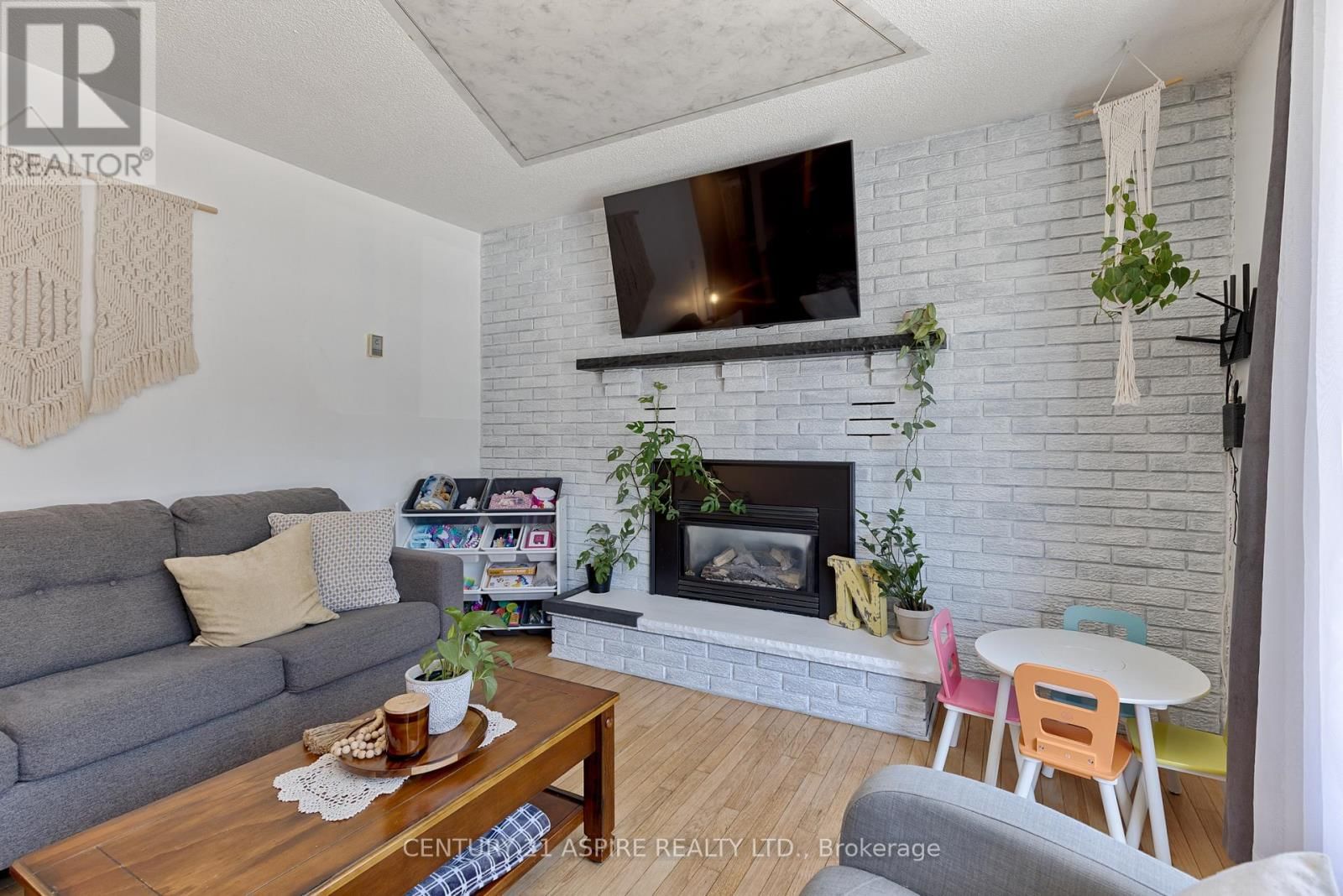 42 EAST STREET EAST Image 12