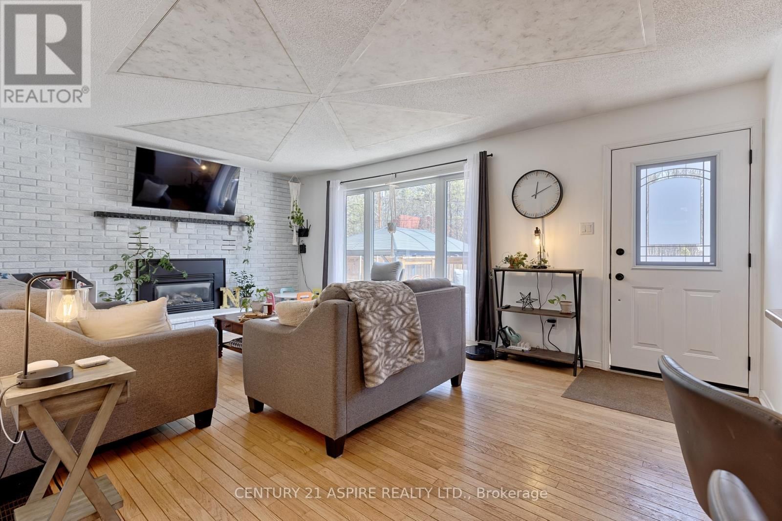 42 EAST STREET EAST Image 13