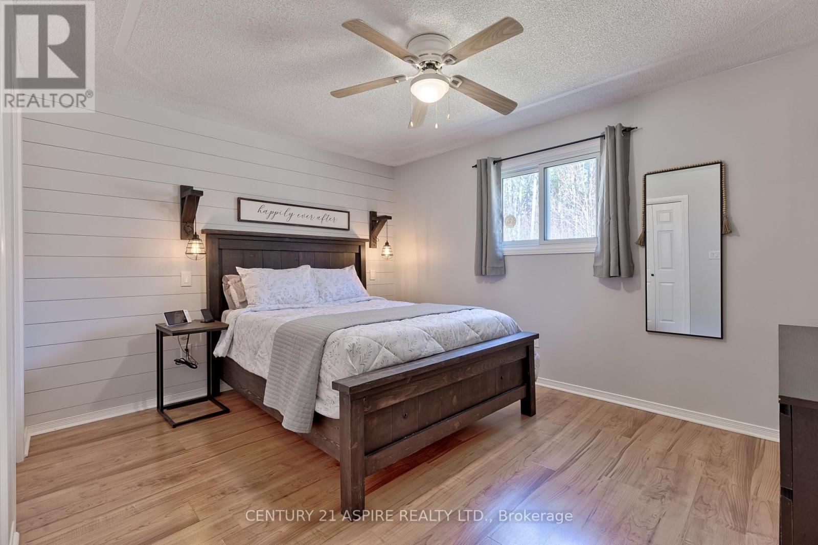 42 EAST STREET EAST Image 16