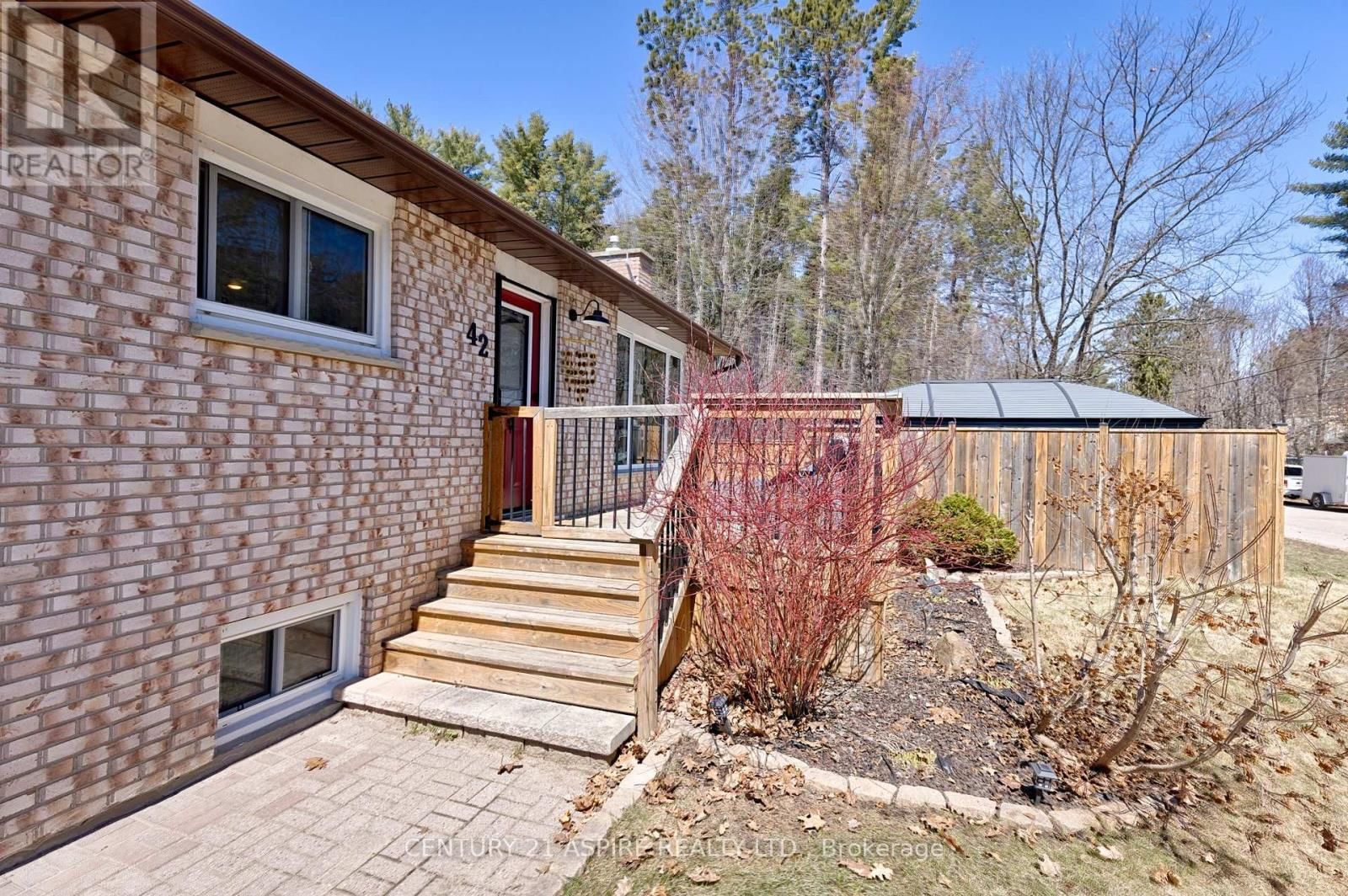 42 EAST STREET EAST Image 2