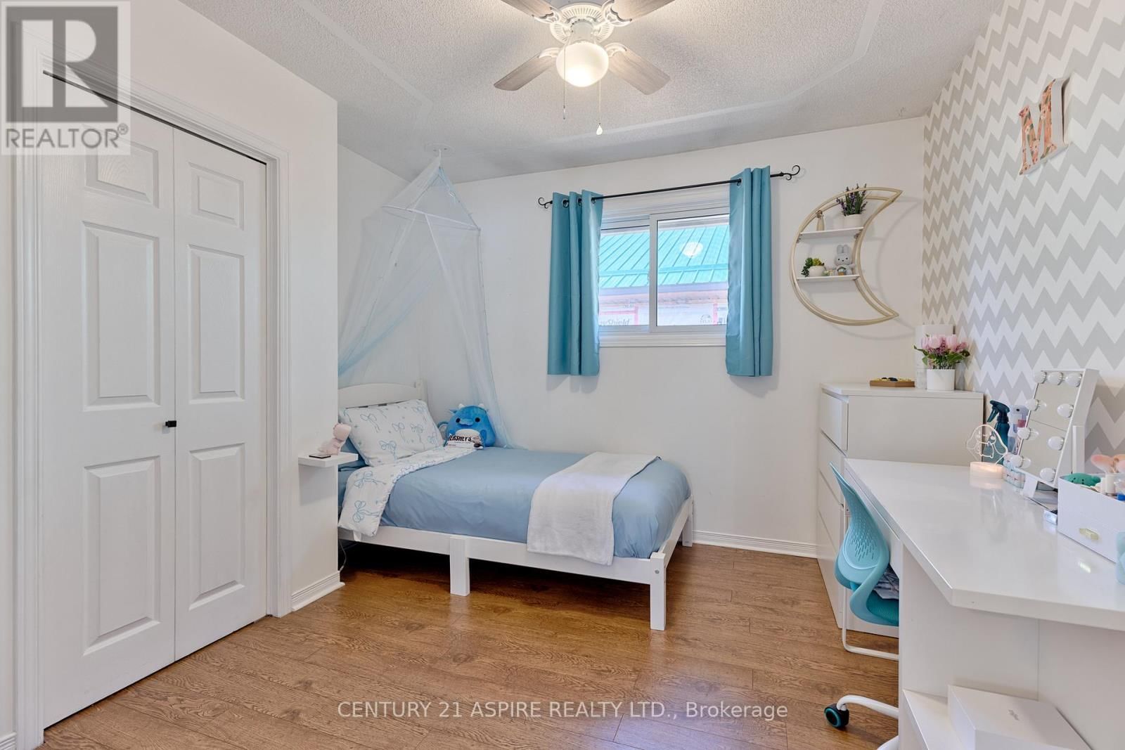 42 EAST STREET EAST Image 20