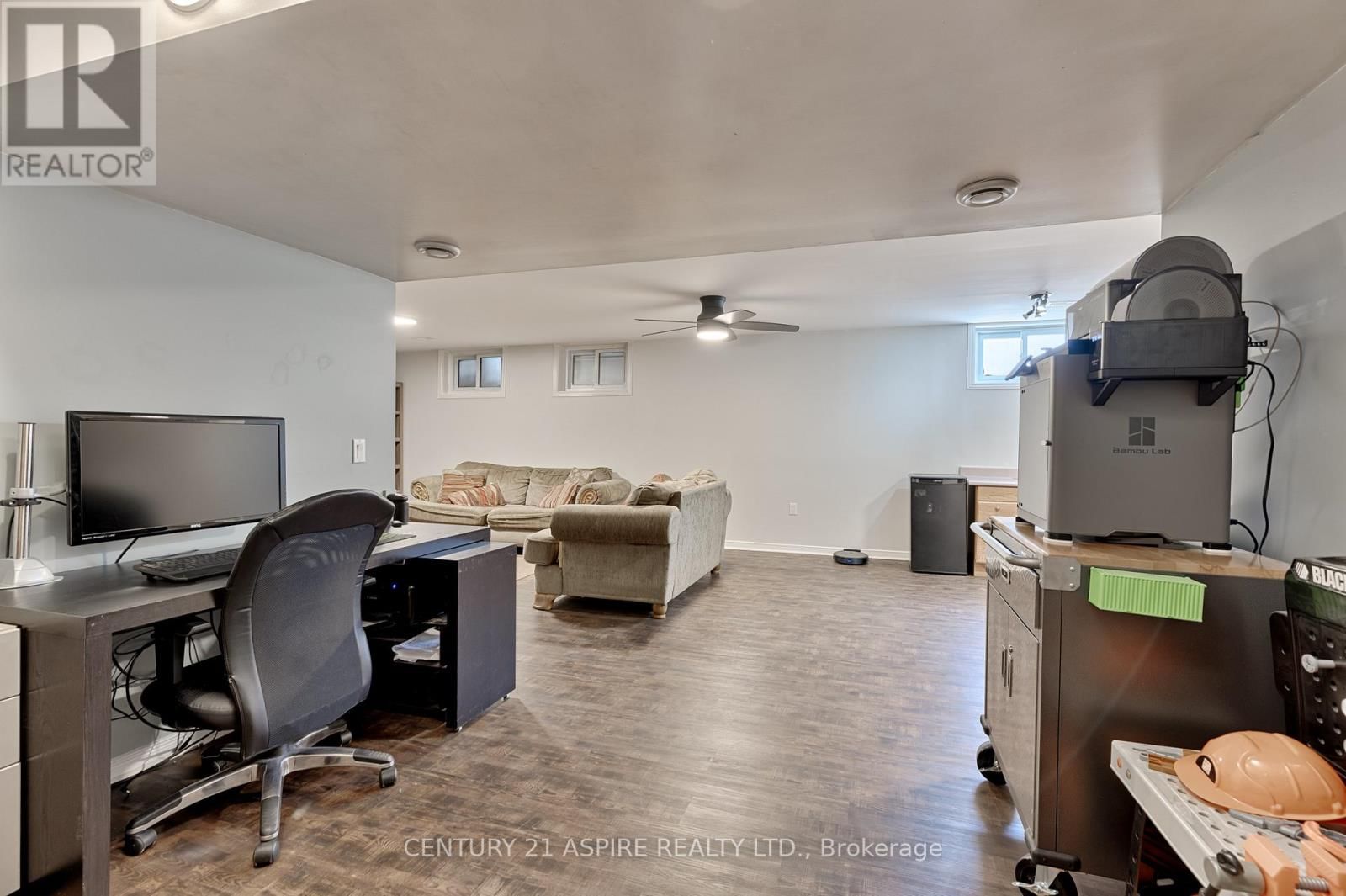 42 EAST STREET EAST Image 21