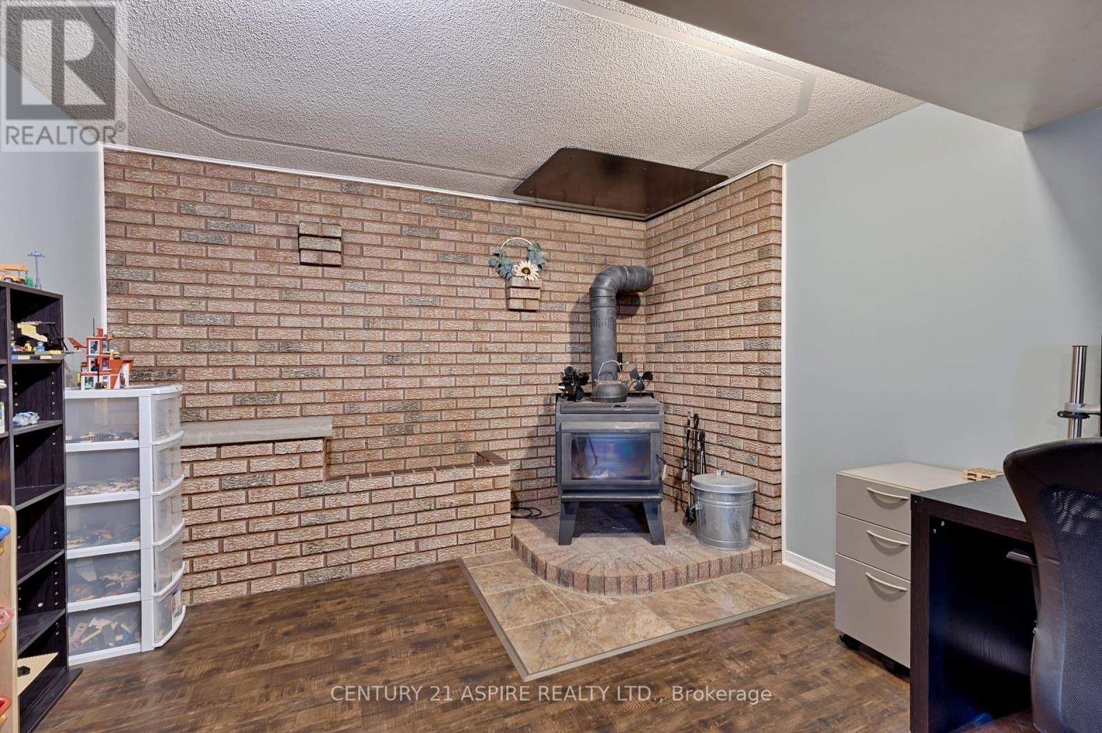 42 EAST STREET EAST Image 22