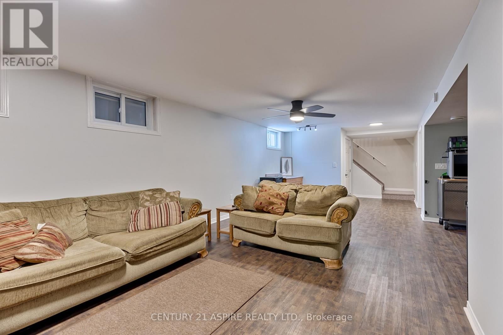 42 EAST STREET EAST Image 24