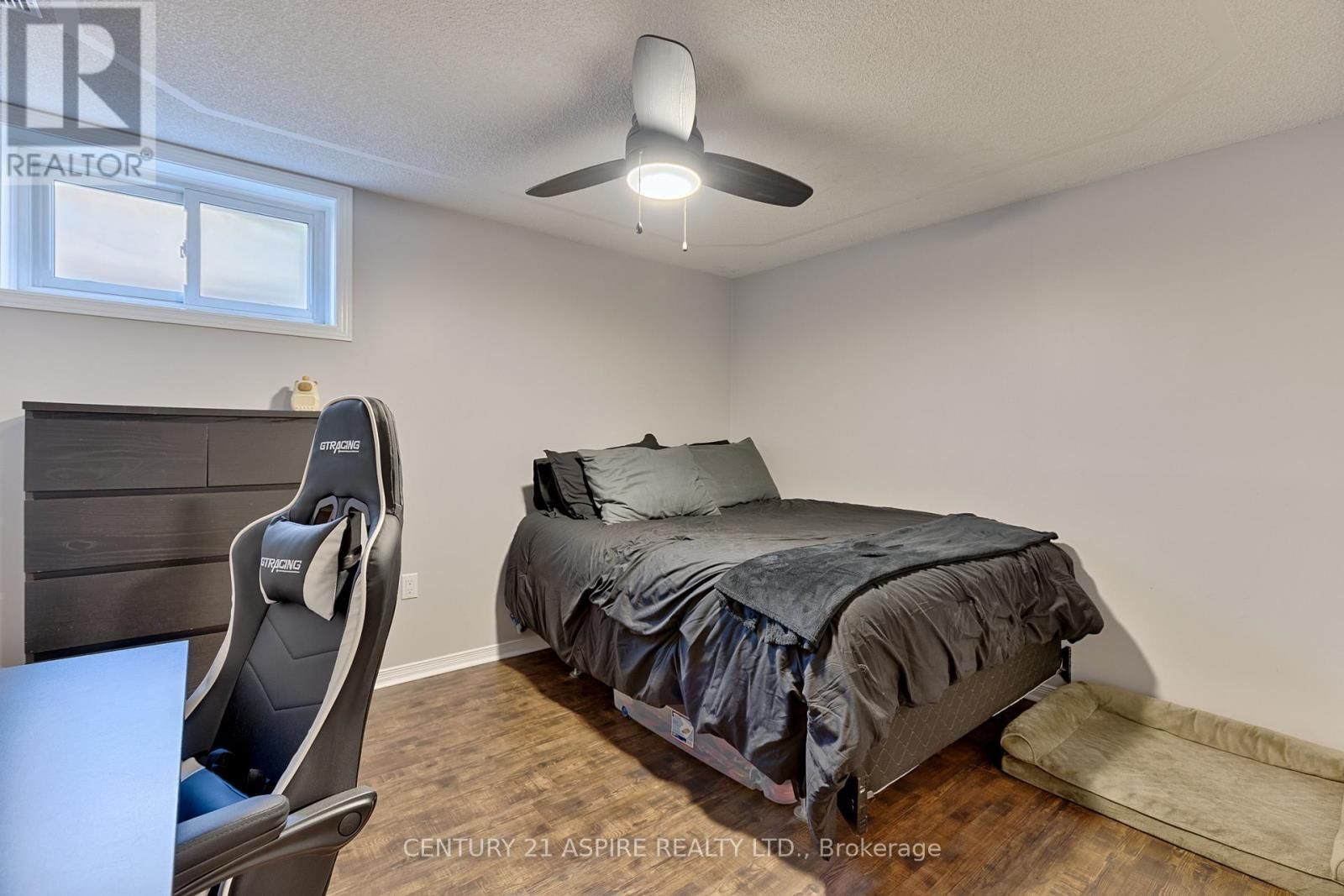 42 EAST STREET EAST Image 26