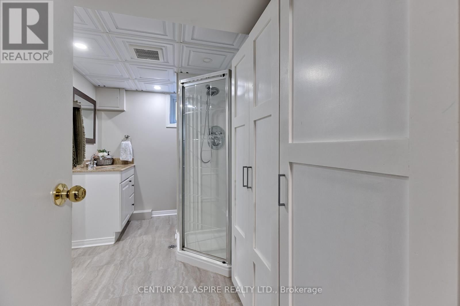 42 EAST STREET EAST Image 28