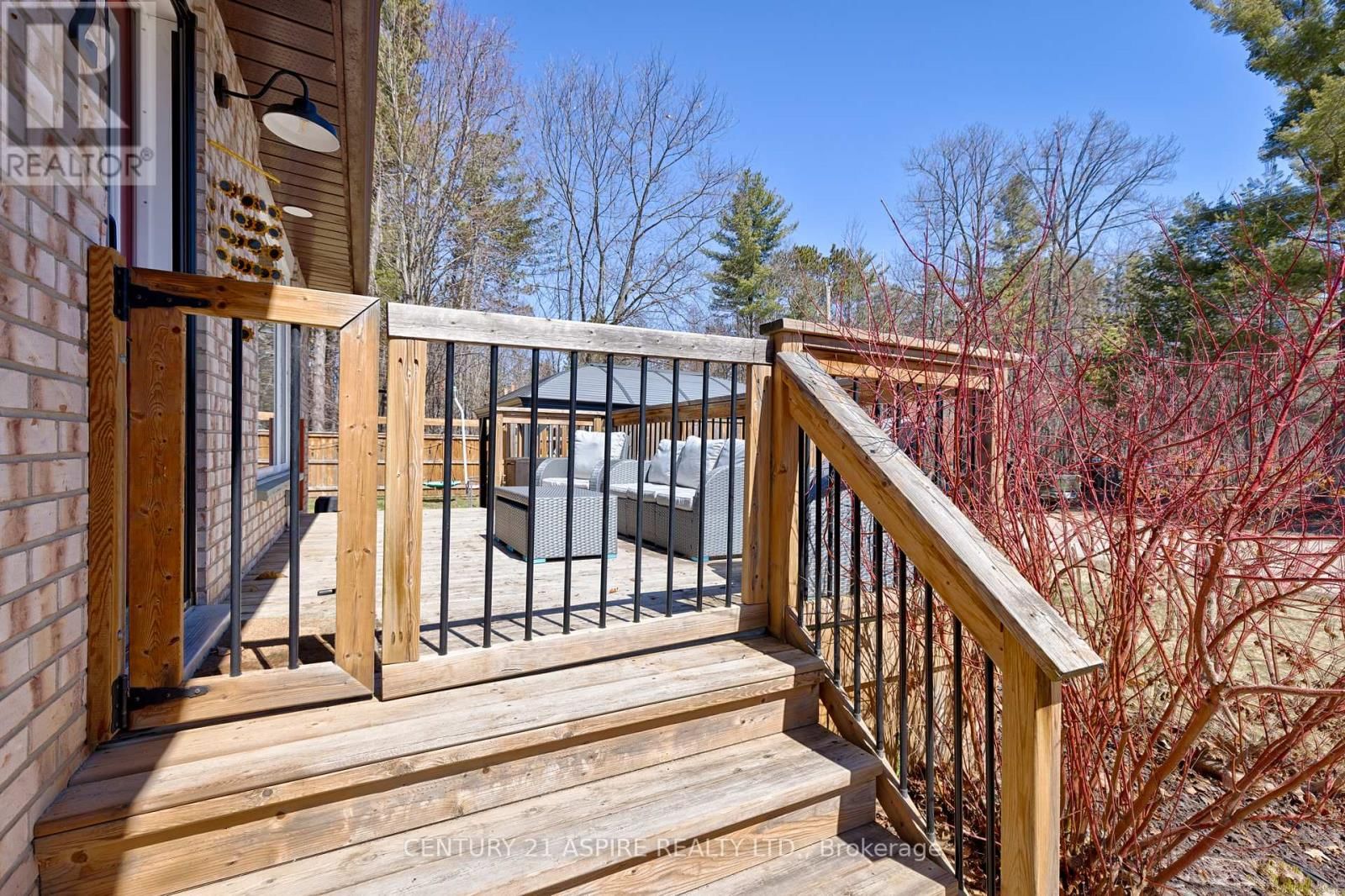 42 EAST STREET EAST Image 3