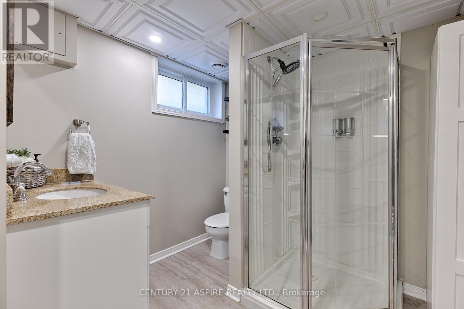 42 EAST STREET EAST Image 31