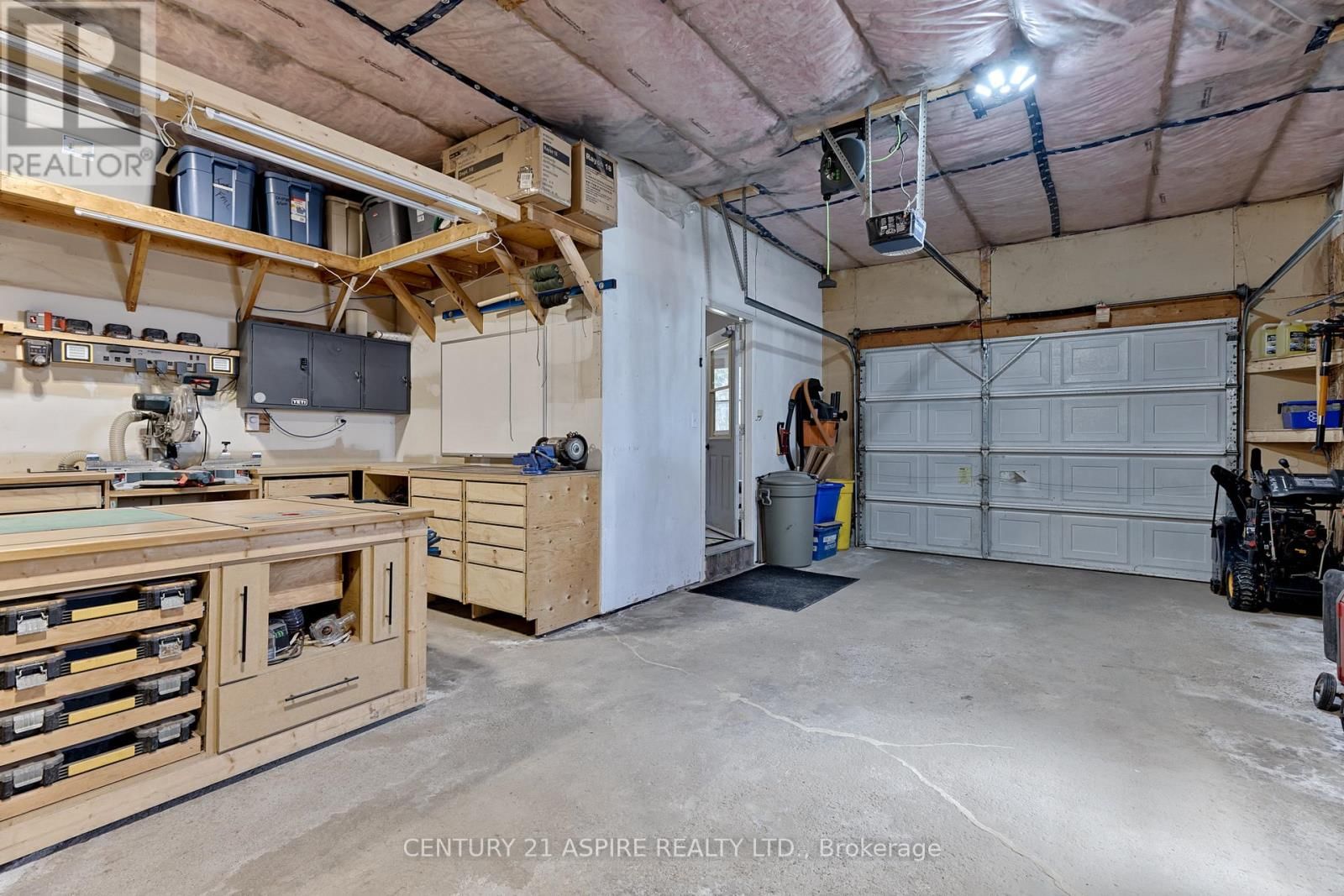 42 EAST STREET EAST Image 33