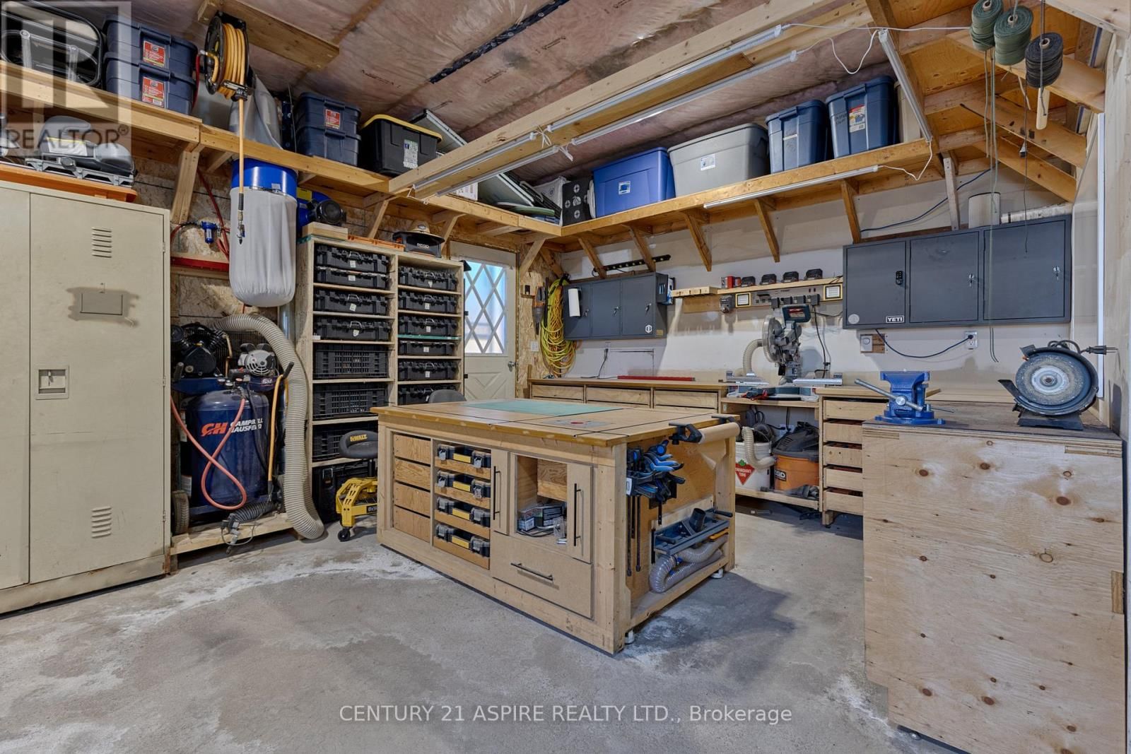 42 EAST STREET EAST Image 34