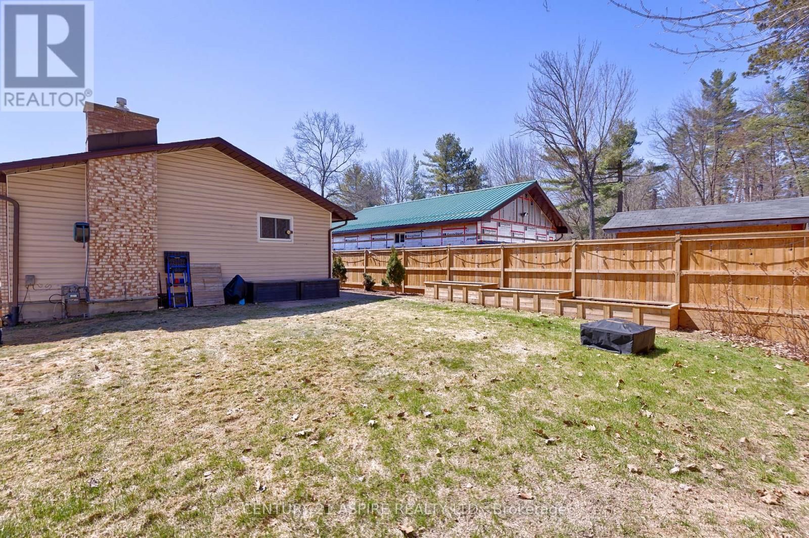 42 EAST STREET EAST Image 35