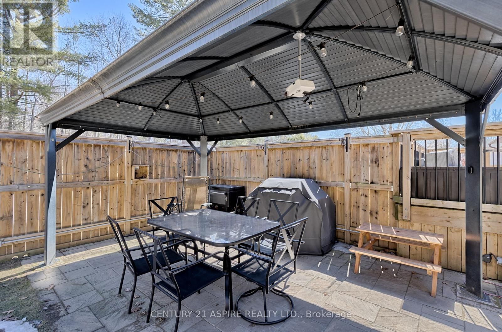 42 EAST STREET EAST Image 36