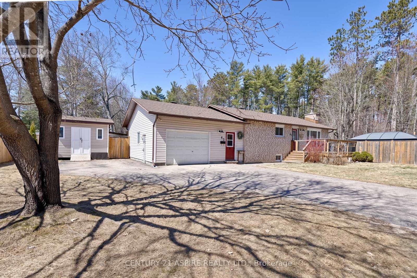 42 EAST STREET EAST Image 4